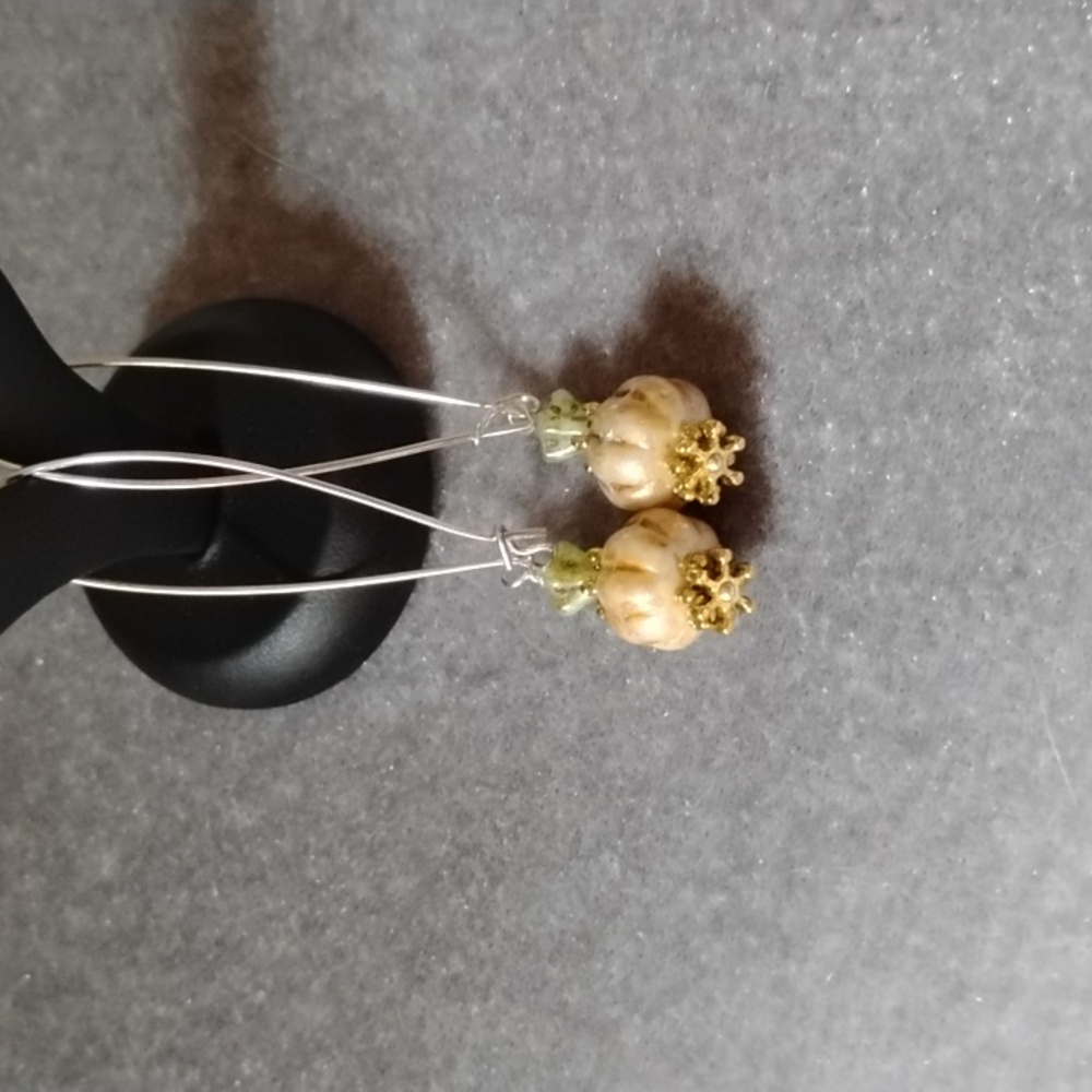 🎃Hand Crafted Pumpkin Beaded Earrings🎃 - Picture 3 of 4